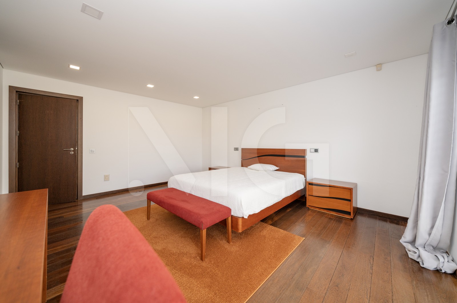 House T4+1 for For sale in Sande Vila Nova e Sande São Clemente, Guimarães, Braga - Suite (Imagem 1)