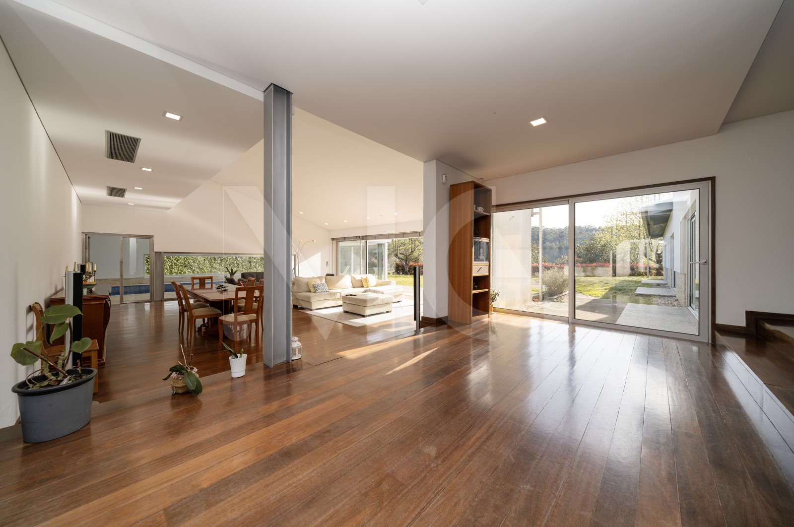 House T4+1 for For sale in Sande Vila Nova e Sande São Clemente, Guimarães, Braga - Áreas comuns (Imagem 1)