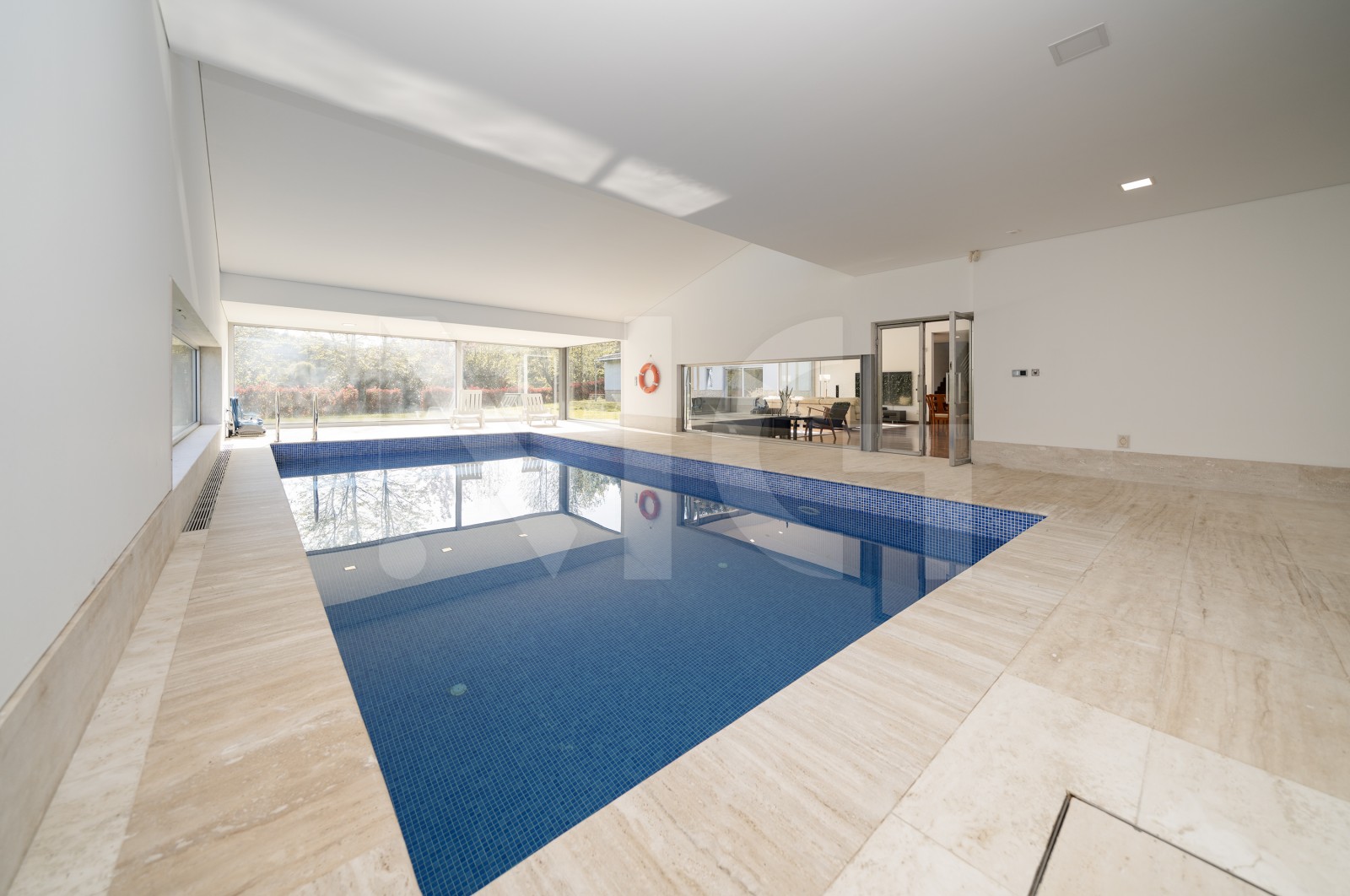 House T4+1 for For sale in Sande Vila Nova e Sande São Clemente, Guimarães, Braga - Piscina (Imagem 1)