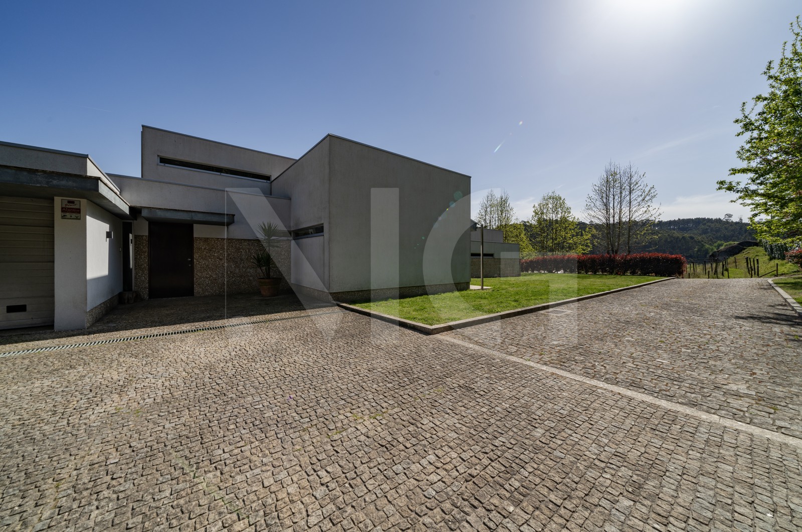 House T4+1 for For sale in Sande Vila Nova e Sande São Clemente, Guimarães, Braga - Fachada (Imagem 5)