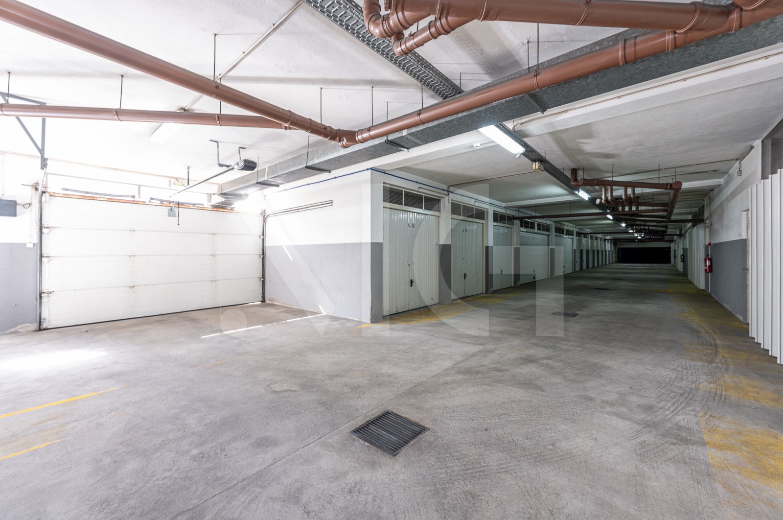 Apartment T3 for For sale in Madalena, Vila Nova de Gaia, Porto - Parqueamento/Garagem (Imagem 3)