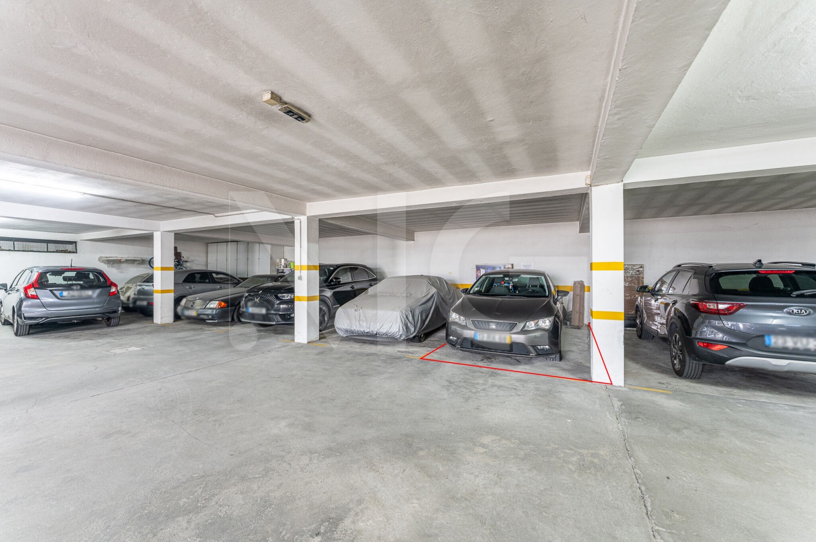 Apartamento T2 para Venda em Custóias, Leça do Balio e Guifões, Matosinhos, Porto - Parqueamento/Garagem (Imagem 1)