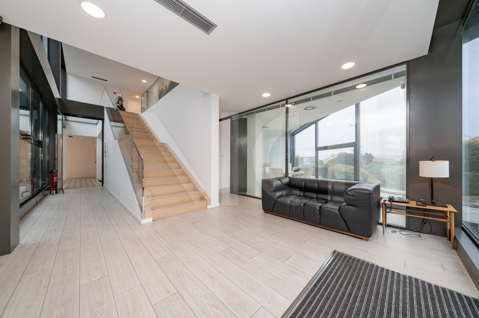 Pavilhão para Venda em Barcelos, Vila Boa e Vila Frescainha (São Martinho e São Pedro), Barcelos, Braga - Hall de entrada (Imagem 1)