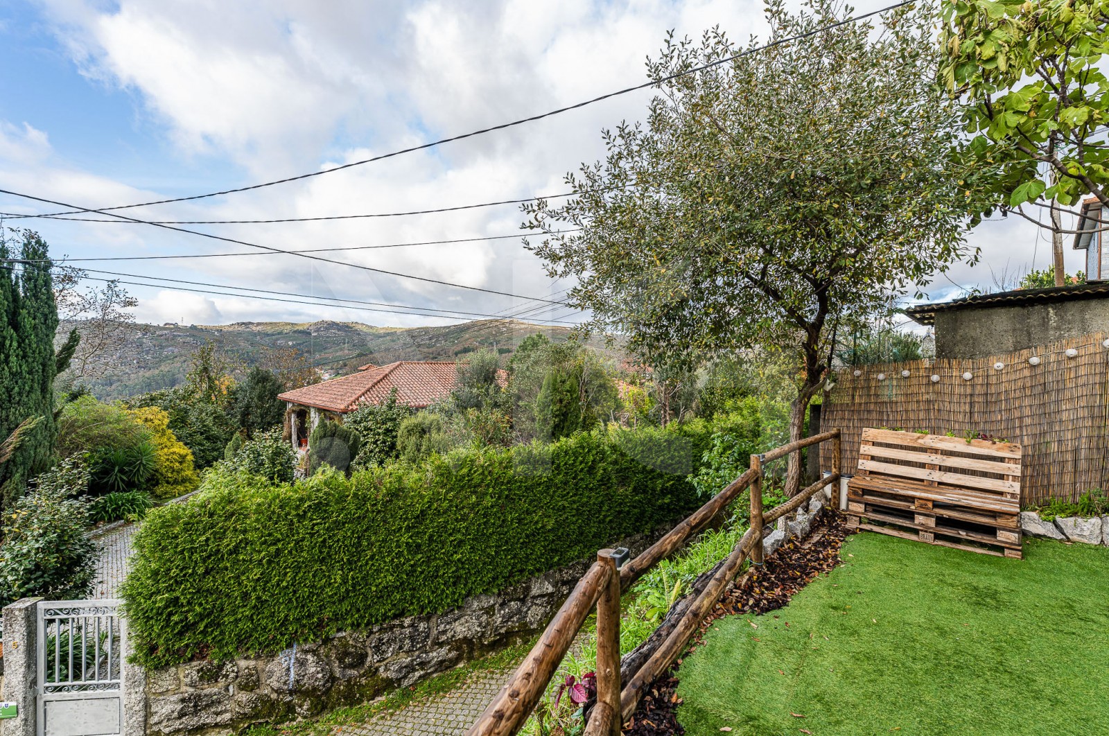 House T1 for For sale in Aboim, Felgueiras, Gontim e Pedraído, Fafe, Braga - Quintal/Jardim (Imagem 3)