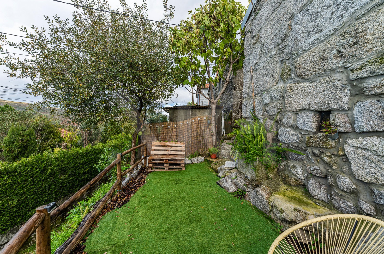 House T1 for For sale in Aboim, Felgueiras, Gontim e Pedraído, Fafe, Braga - Quintal/Jardim (Imagem 4)