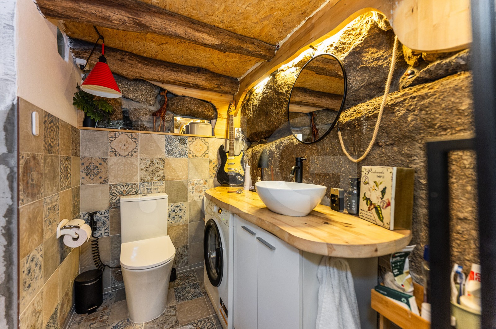 House T1 for For sale in Aboim, Felgueiras, Gontim e Pedraído, Fafe, Braga - Casa de banho (Imagem 1)