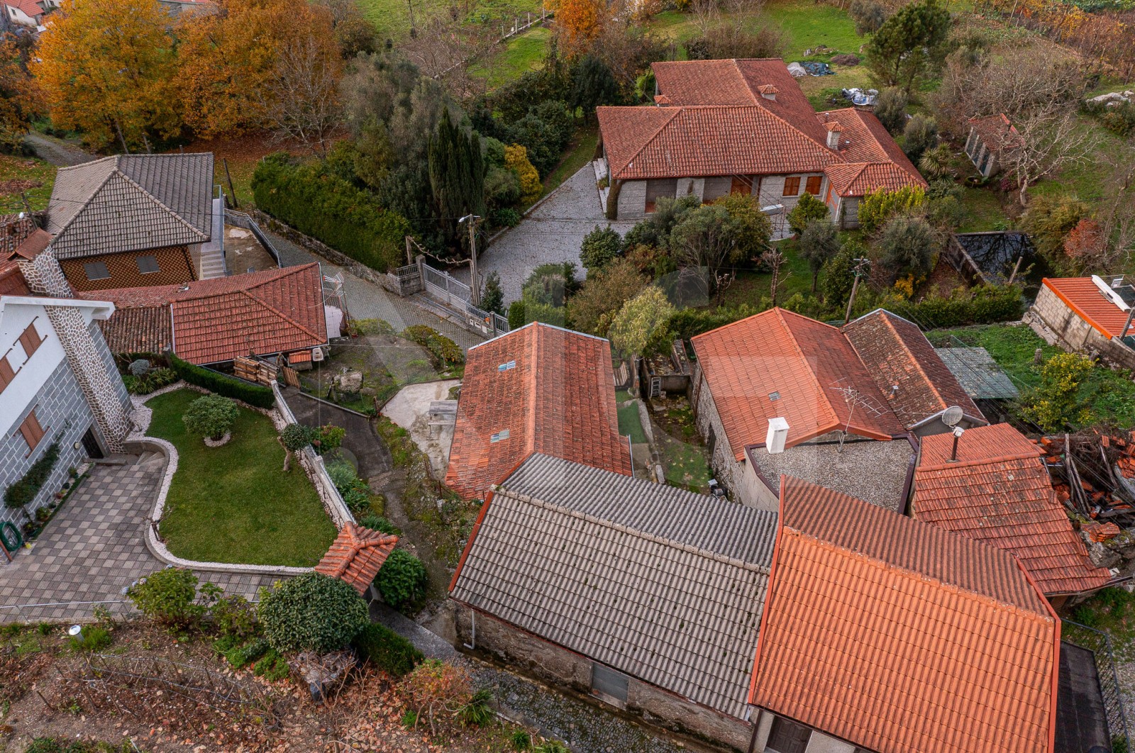 House T1 for For sale in Aboim, Felgueiras, Gontim e Pedraído, Fafe, Braga - Área envolvente (Imagem 8)