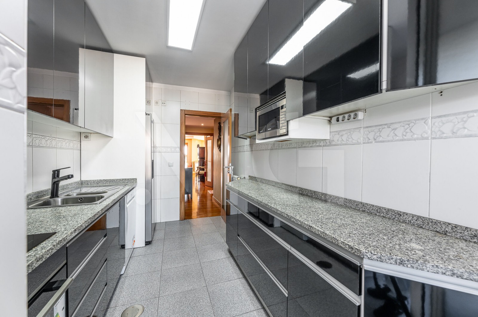 Apartment T3 for For sale in Matosinhos e Leça da Palmeira, Matosinhos, Porto - Cozinha (Imagem 2)