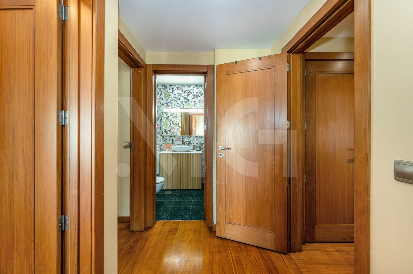 Apartment T3 for For sale in Matosinhos e Leça da Palmeira, Matosinhos, Porto - Corredor (Imagem 3)