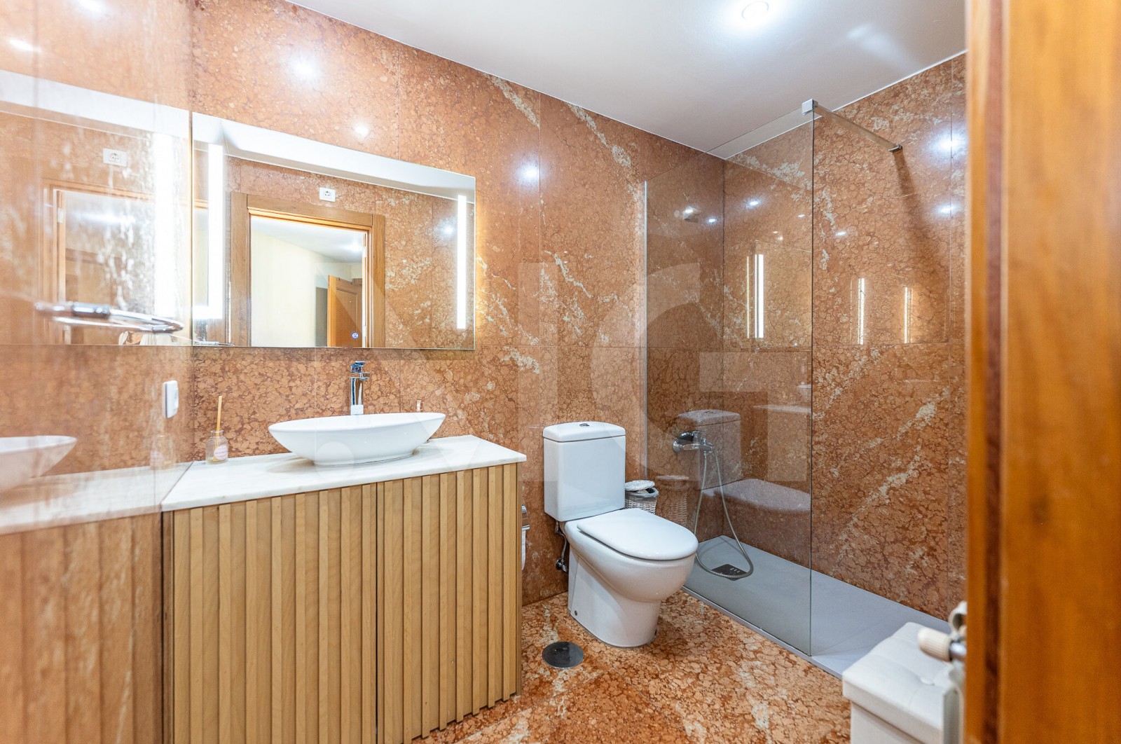 Apartment T3 for For sale in Matosinhos e Leça da Palmeira, Matosinhos, Porto - Casa de banho (Imagem 1)