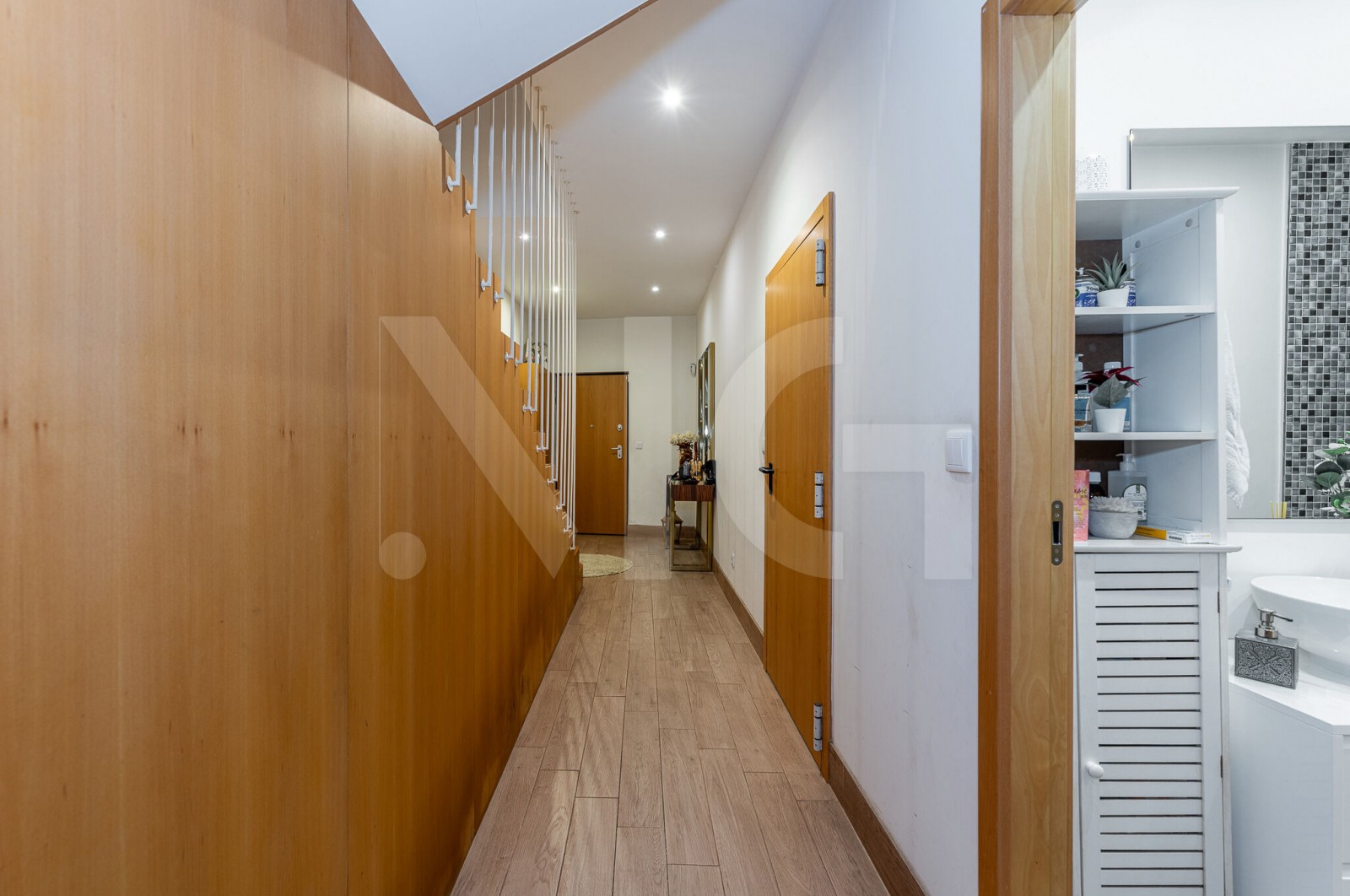 House T3 for For sale in Paranhos, Porto, Porto - Corredor (Imagem 1)