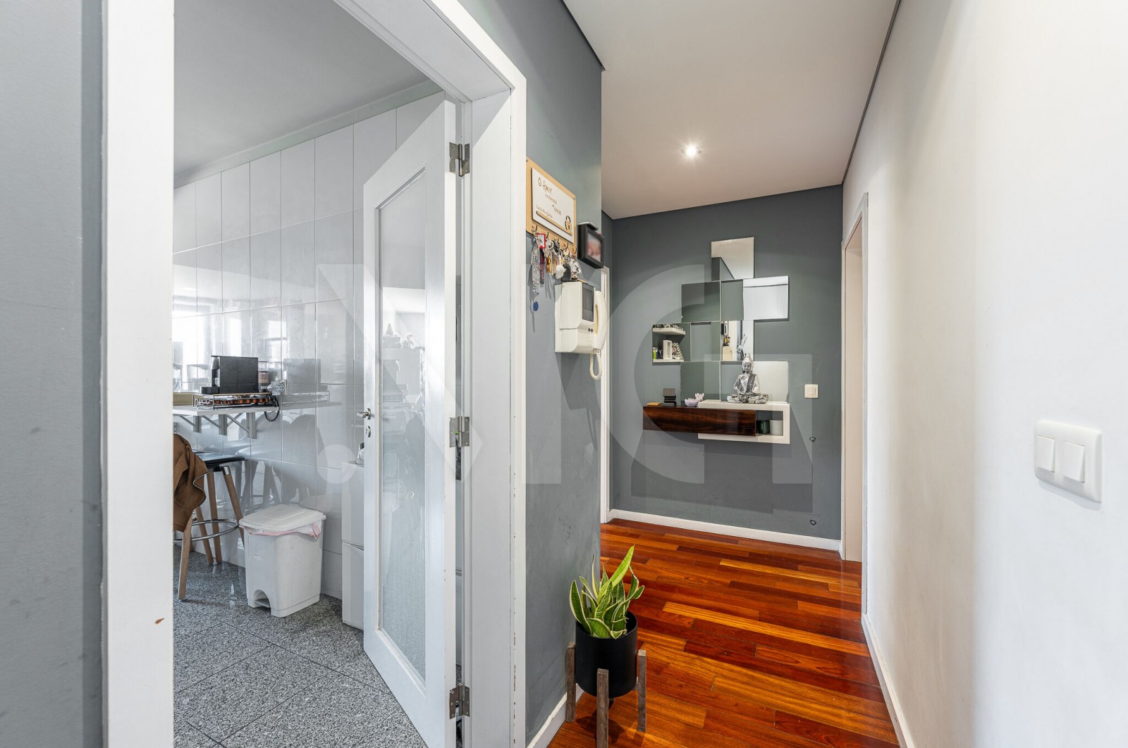 Apartamento T2 para Venda em Rio Tinto, Gondomar, Porto - Hall de entrada (Imagem 1)