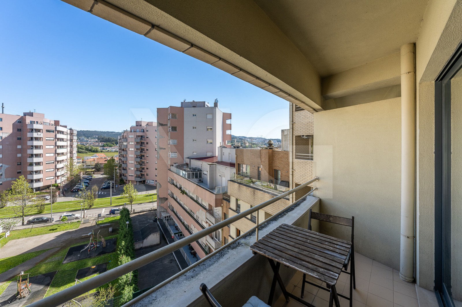 Apartamento T2 para Venda em Rio Tinto, Gondomar, Porto - Varanda (Imagem 1)