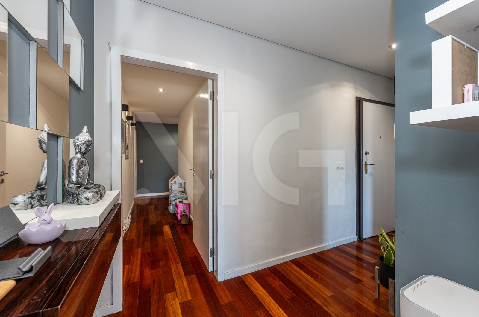 Apartamento T2 para Venda em Rio Tinto, Gondomar, Porto - Corredor (Imagem 1)