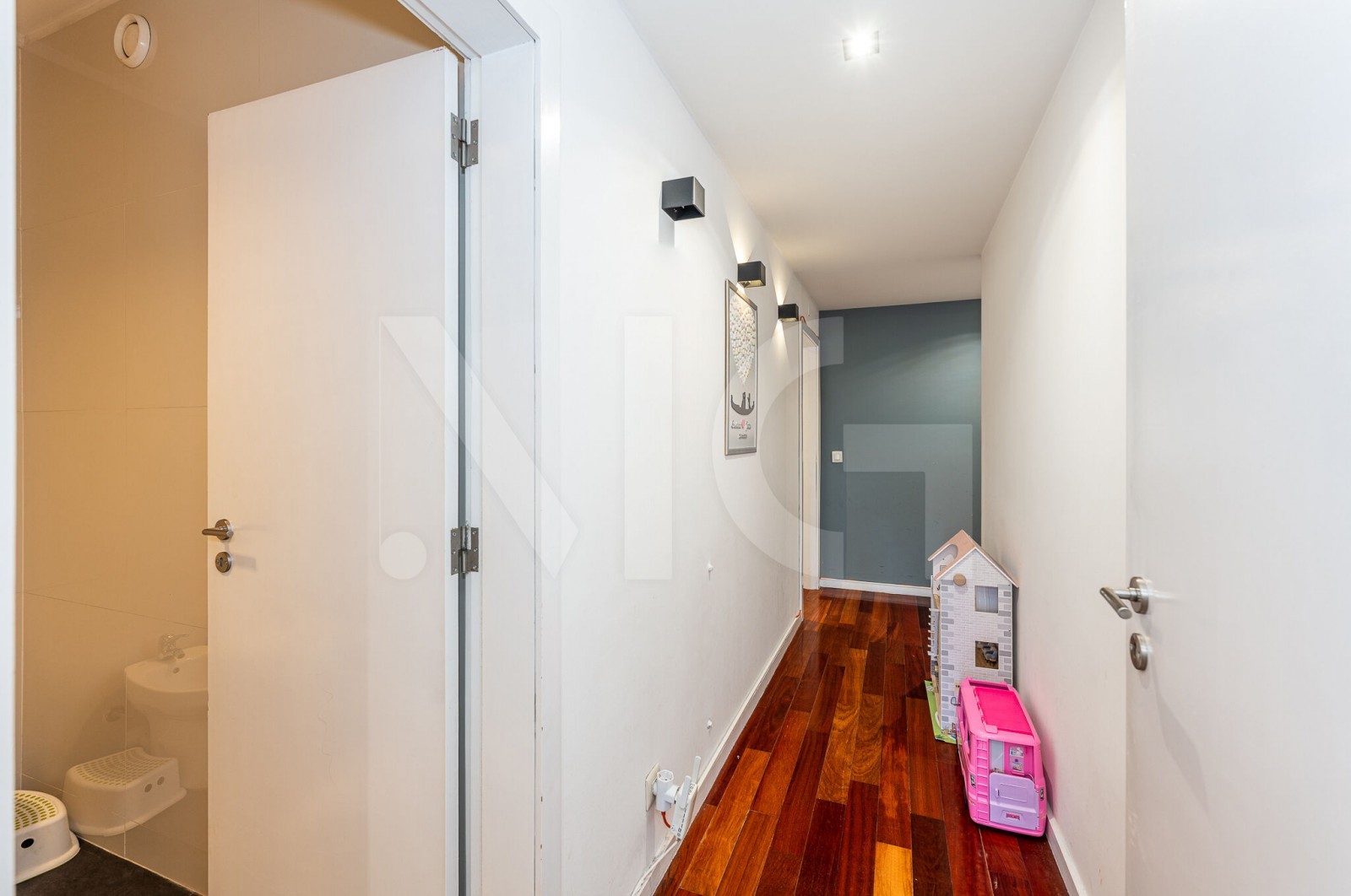 Apartamento T2 para Venda em Rio Tinto, Gondomar, Porto - Corredor (Imagem 2)