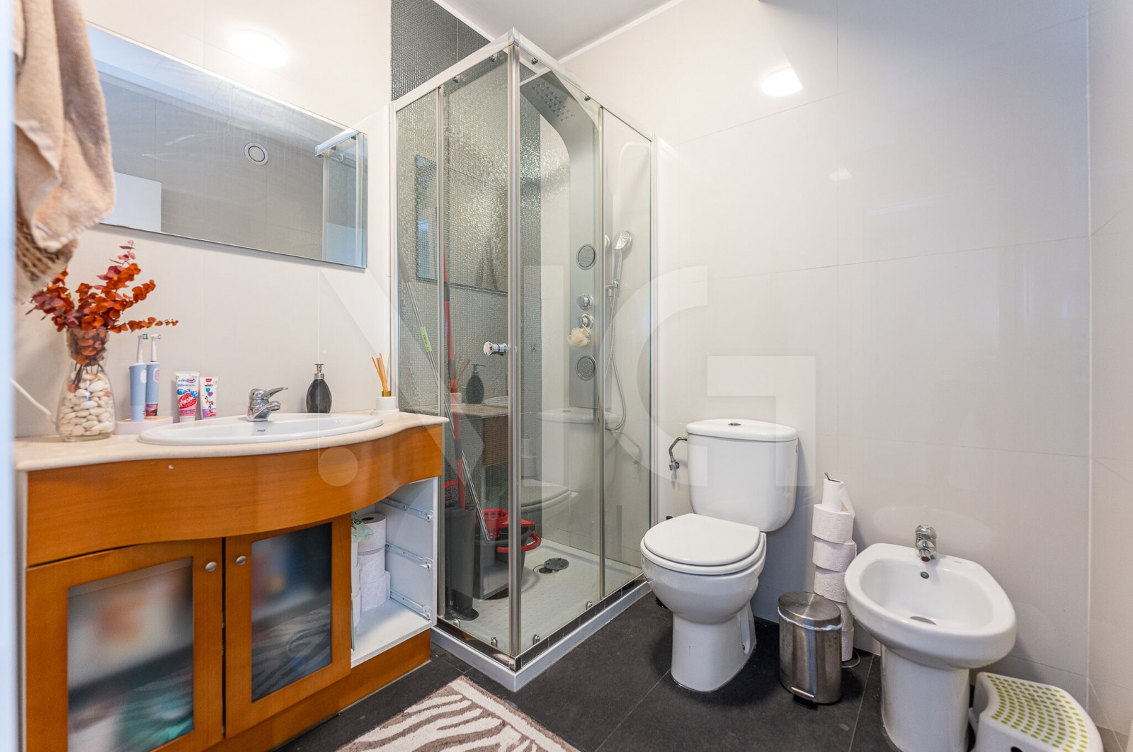 Apartamento T2 para Venda em Rio Tinto, Gondomar, Porto - Casa de banho (Imagem 1)