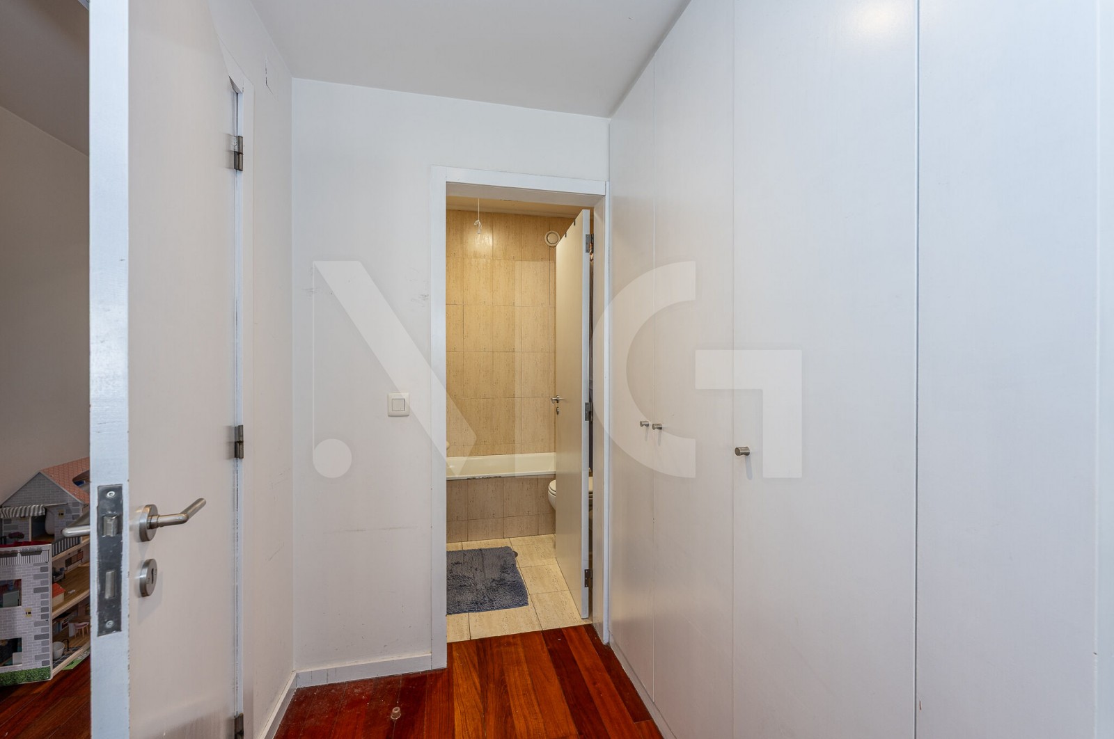 Apartamento T2 para Venda em Rio Tinto, Gondomar, Porto - Corredor (Imagem 3)