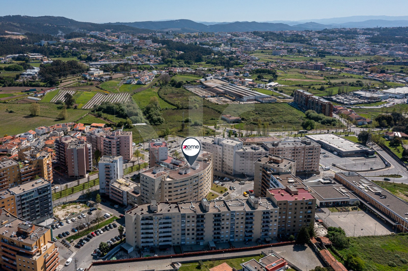 Apartamento T2 para Venda em Rio Tinto, Gondomar, Porto - Área envolvente (Imagem 5)