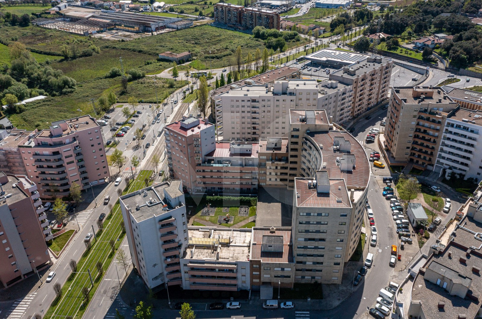 Apartamento T2 para Venda em Rio Tinto, Gondomar, Porto - Fachada (Imagem 9)