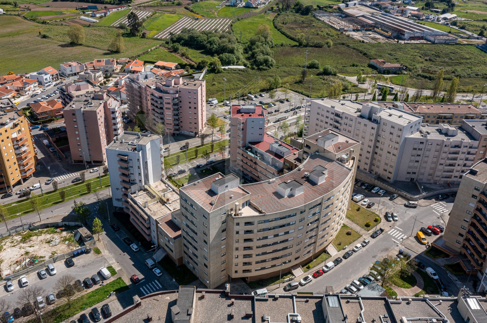 Apartamento T2 para Venda em Rio Tinto, Gondomar, Porto - Fachada (Imagem 3)