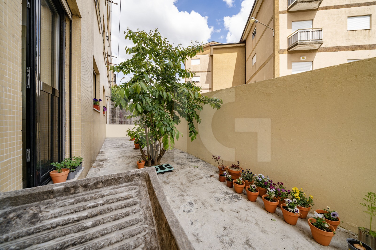 Apartment T2 for For sale in Ferreiros e Gondizalves, Braga, Braga - Terraço (Imagem 1)