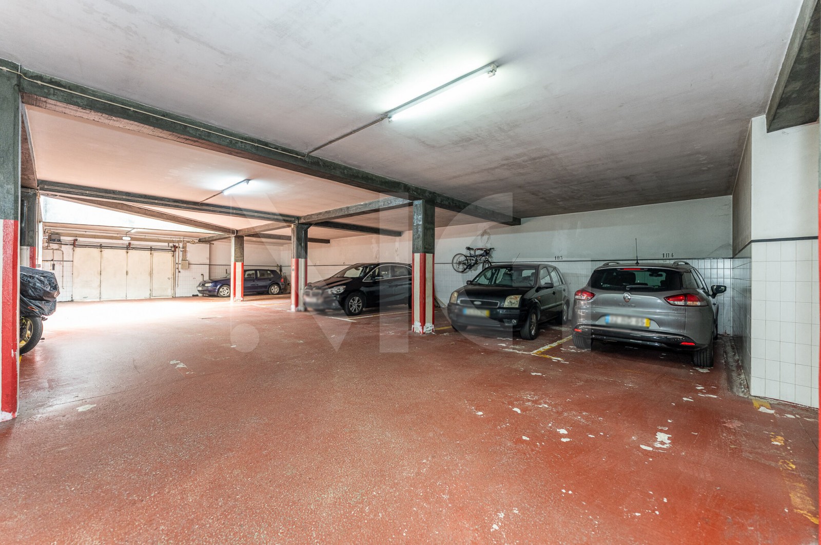 Apartamento T3 para Venda em Moreira, Maia, Porto - Parqueamento/Garagem (Imagem 1)