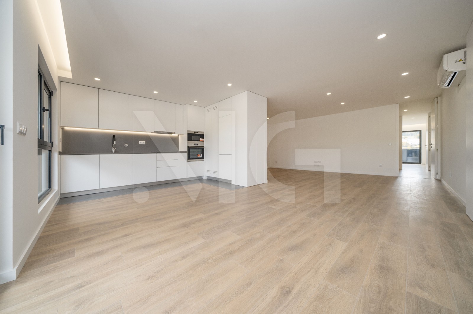 Apartamento T3 para Venda em Póvoa de Lanhoso (Nossa Senhora do Amparo), Póvoa de Lanhoso, Braga - Sala (Imagem 1)