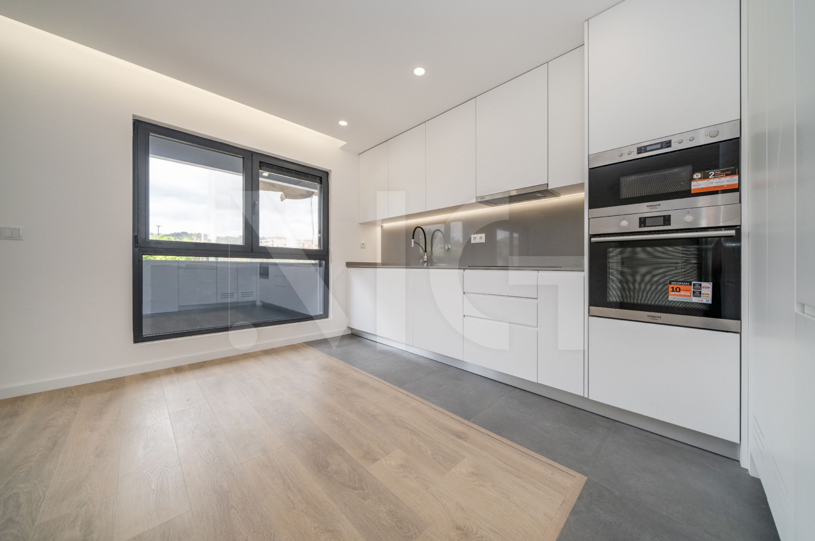 Apartamento T3 para Venda em Póvoa de Lanhoso (Nossa Senhora do Amparo), Póvoa de Lanhoso, Braga - Cozinha (Imagem 2)
