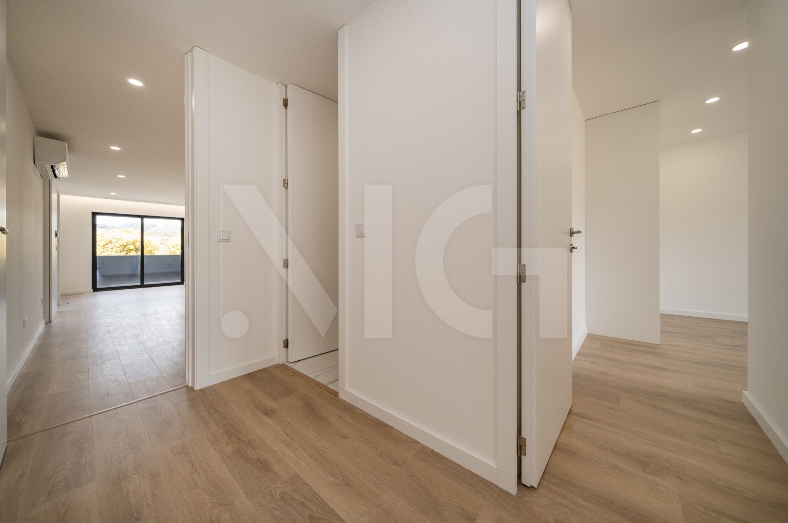 Apartamento T3 para Venda em Póvoa de Lanhoso (Nossa Senhora do Amparo), Póvoa de Lanhoso, Braga - Corredor (Imagem 1)