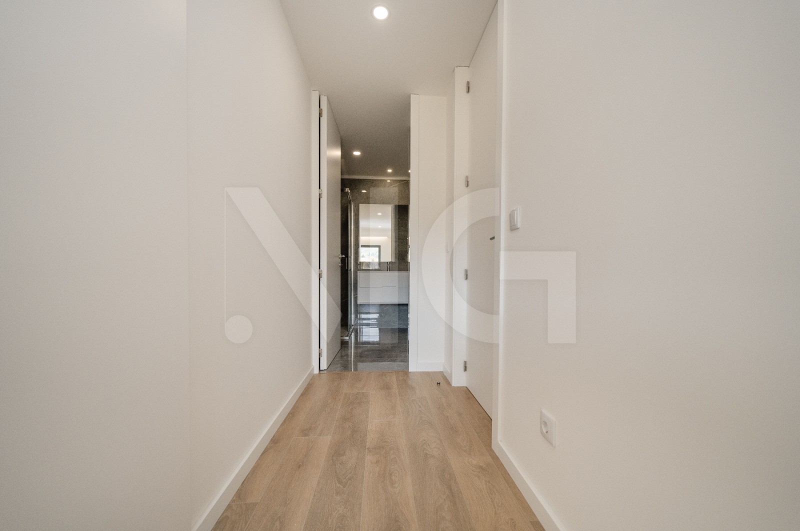 Apartamento T3 para Venda em Póvoa de Lanhoso (Nossa Senhora do Amparo), Póvoa de Lanhoso, Braga - Corredor (Imagem 2)