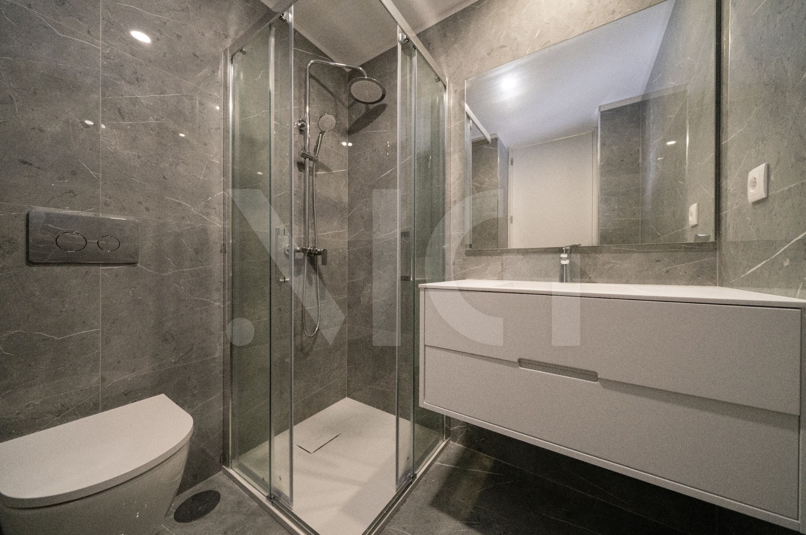 Apartamento T3 para Venda em Póvoa de Lanhoso (Nossa Senhora do Amparo), Póvoa de Lanhoso, Braga - Casa de banho (Imagem 2)