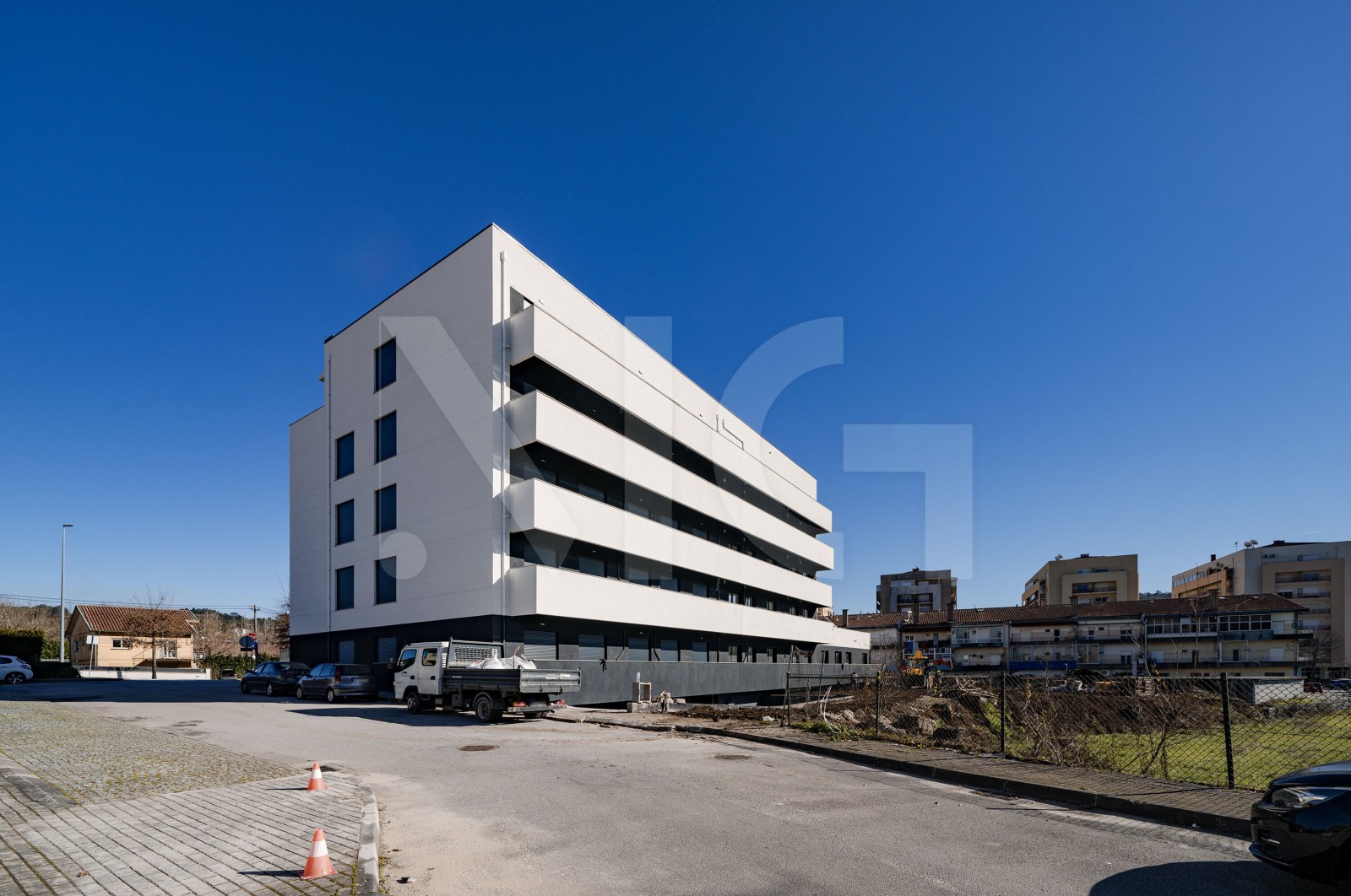 Apartamento T3 para Venda em Póvoa de Lanhoso (Nossa Senhora do Amparo), Póvoa de Lanhoso, Braga - Fachada (Imagem 5)